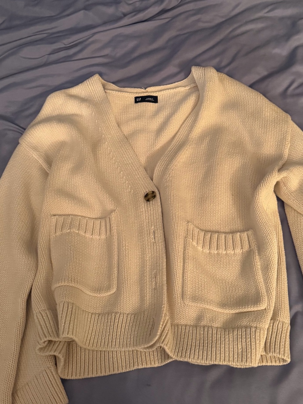 GAP Cream Pocket Knit V‑Neck Cardigan